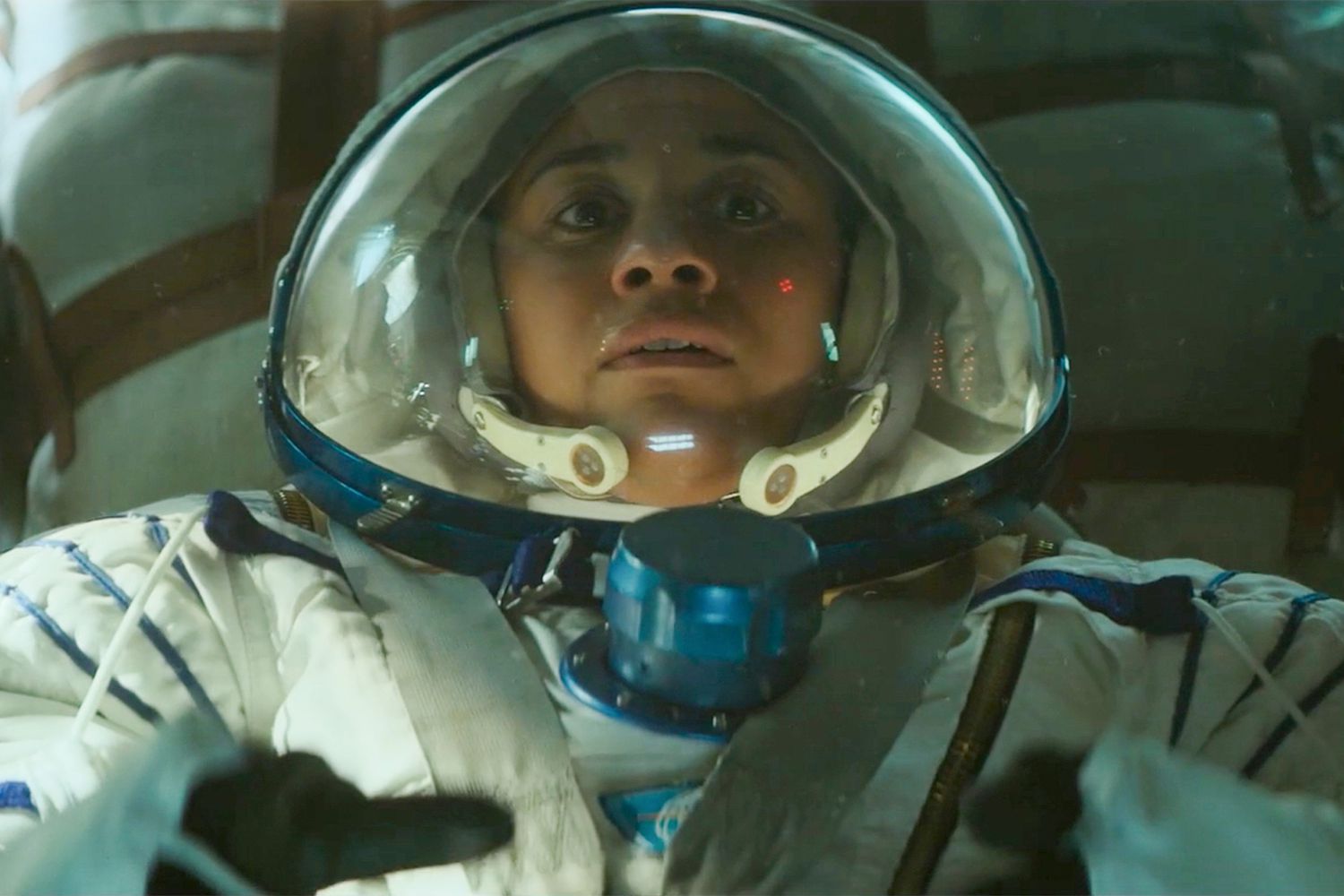 Ariana DeBose, astronaute en guerre dans la bande-annonce d'”I.S.S.”