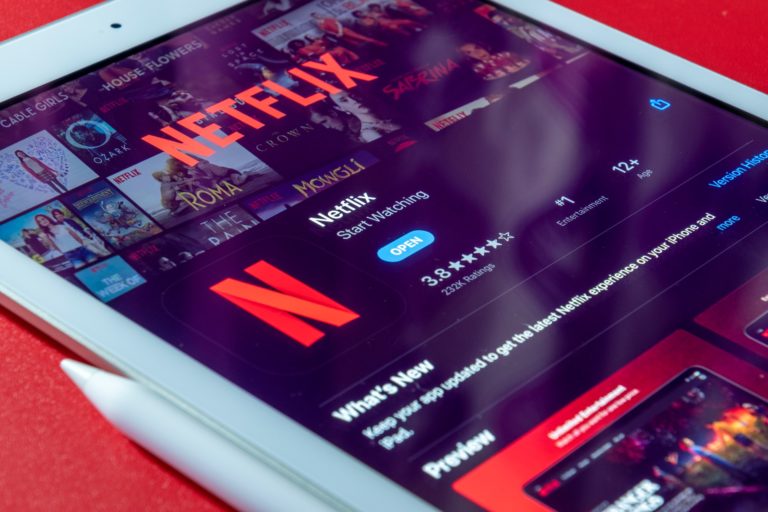 Croissance solide des abonnés booste Netflix
