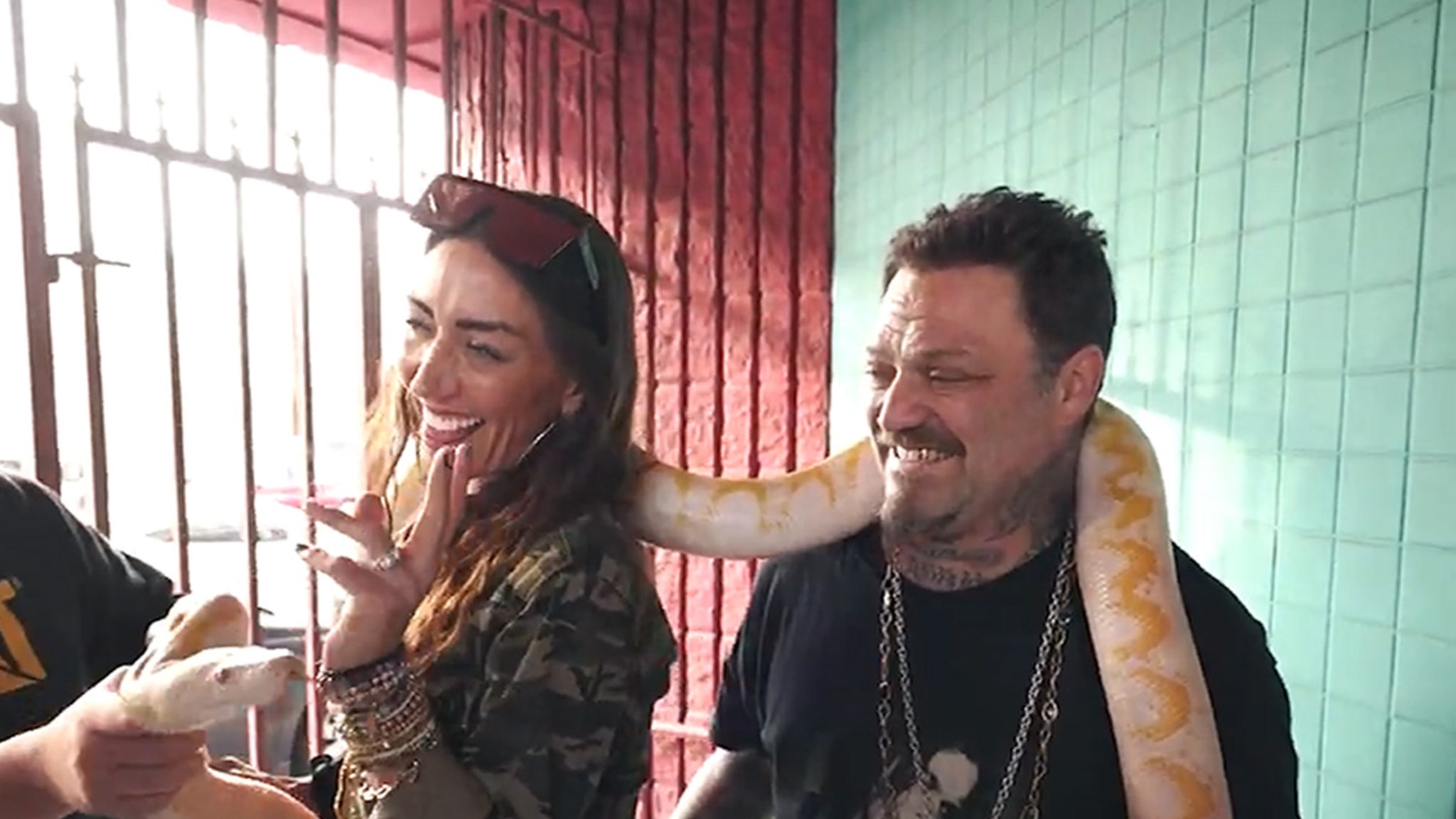 Bam Margera confronte sa peur des serpents dans un nouveau segment de “MadHouse”