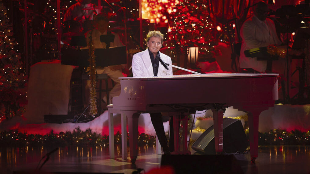 Barry Manilow chante des succès de Noël, anciens participants de « Big Brother » jouent à « Reindeer Games », l’ascension du soccer aux États-Unis, double dose de NFL