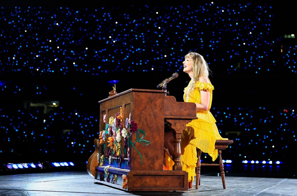 Comment regarder le film “Eras Tour” en ligne – Billboard