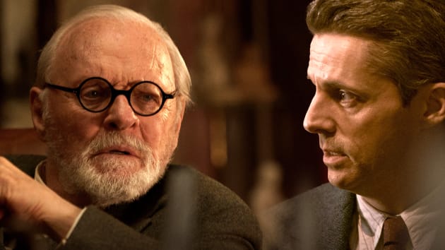 Critique de la dernière session de Freud : Anthony Hopkins et Matthew Goode transcendent un script frustrant