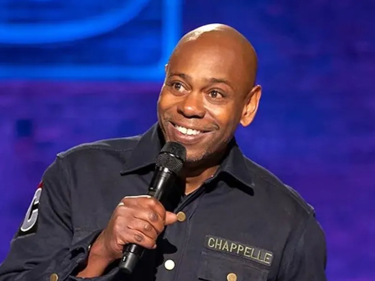 Dave Chappelle plaisante sur les personnes trans et handicapées dans The Dreamer sur Netflix : ‘j’adore rire des autres’