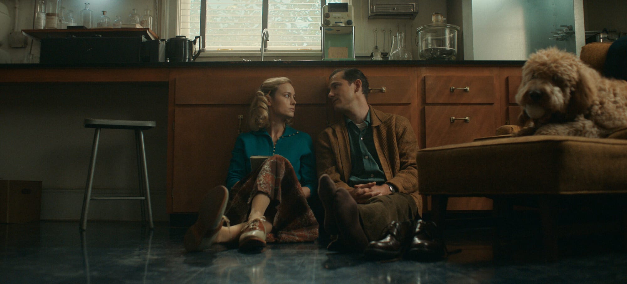 Découvrez qui était Avery Parker dans Lessons in Chemistry sur Apple TV+