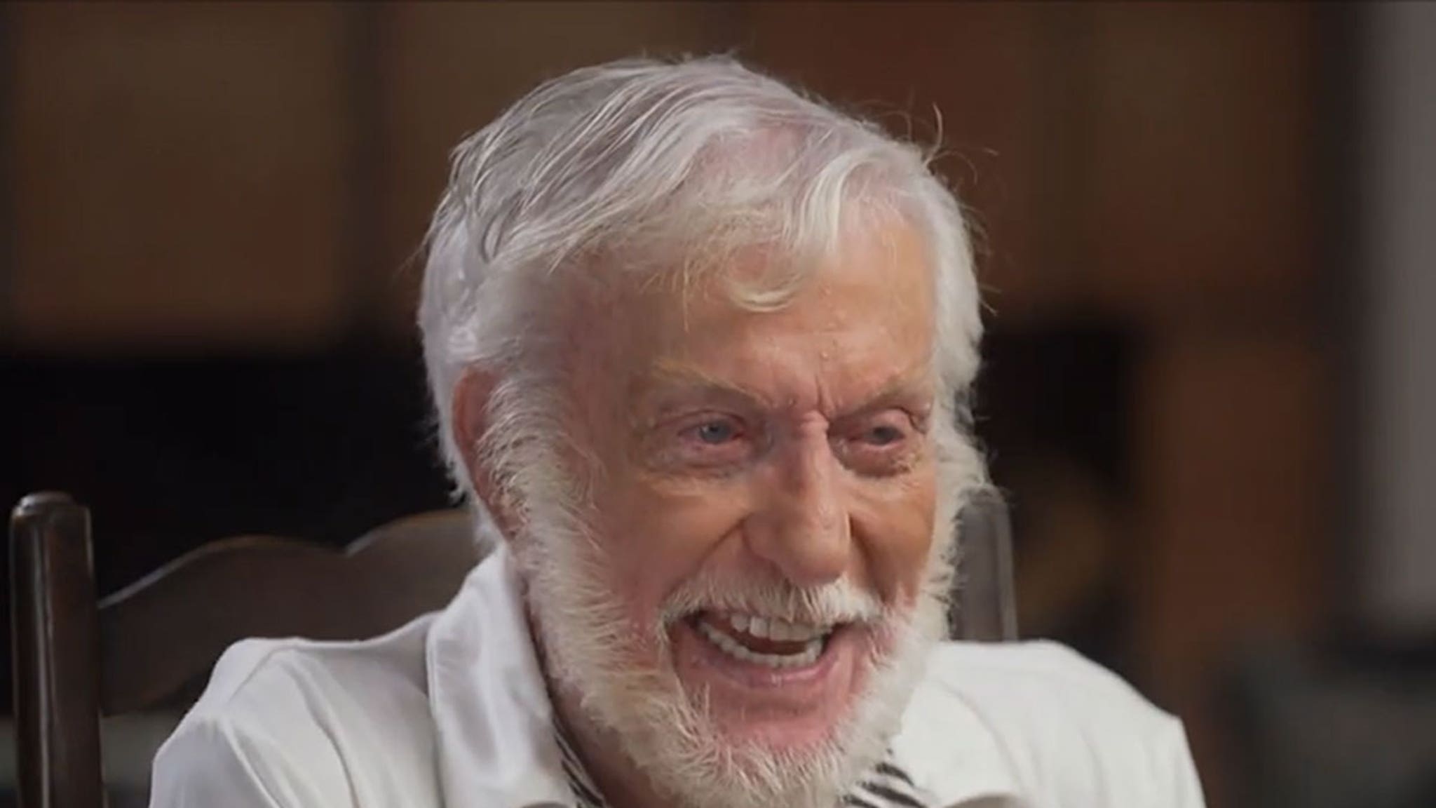 Dick Van Dyke se qualifie de “paresseux” en revenant sur sa carrière à l’occasion de son 98e anniversaire