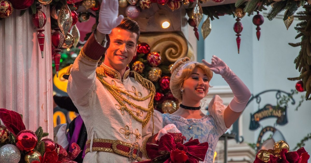 Diffusion en direct de la parade de Noël magique de Disney Parks 2023