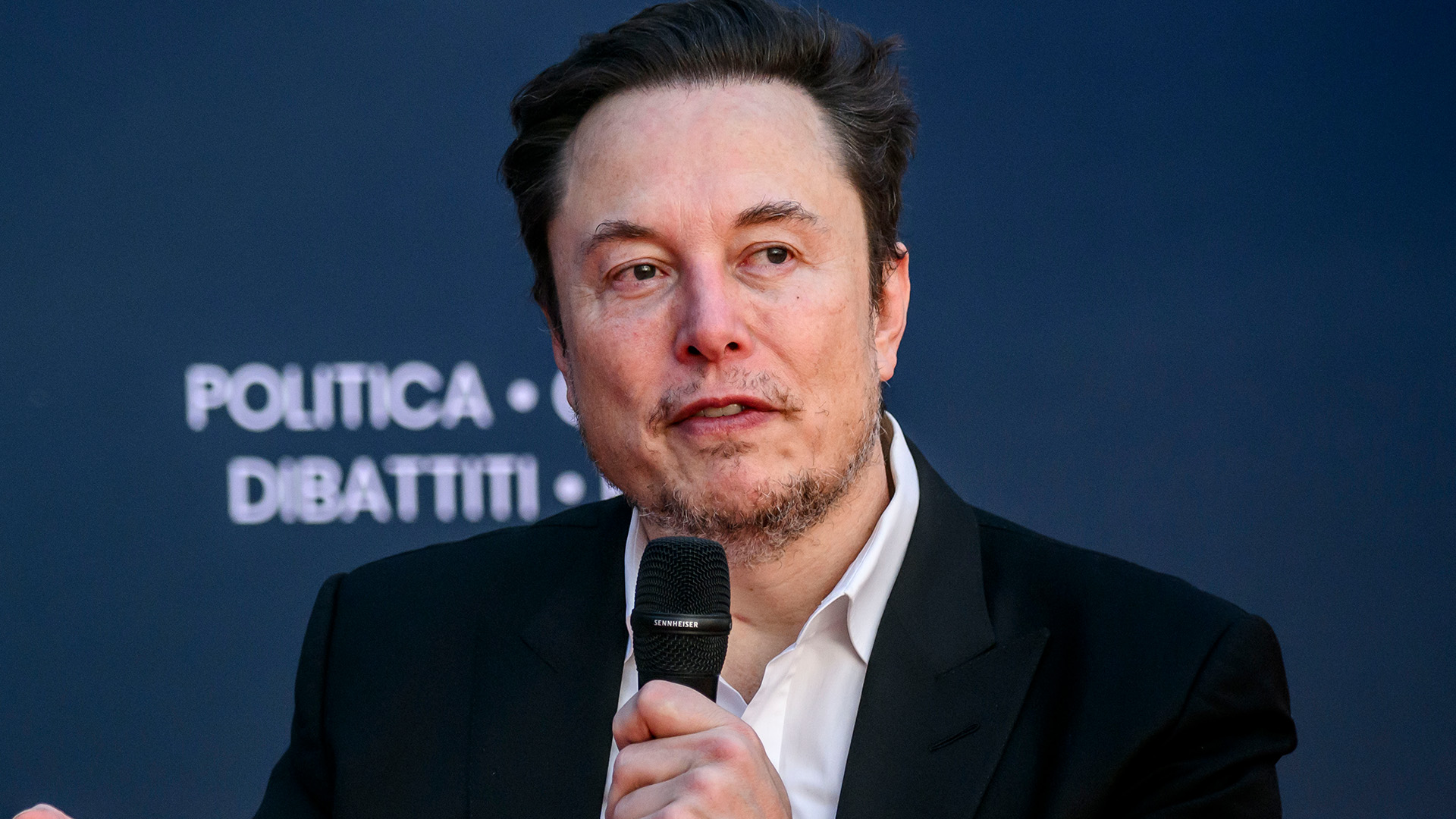Elon Musk supprime le service de streaming de Tesla en réponse au boycott publicitaire de Disney – les fans trouvent une solution