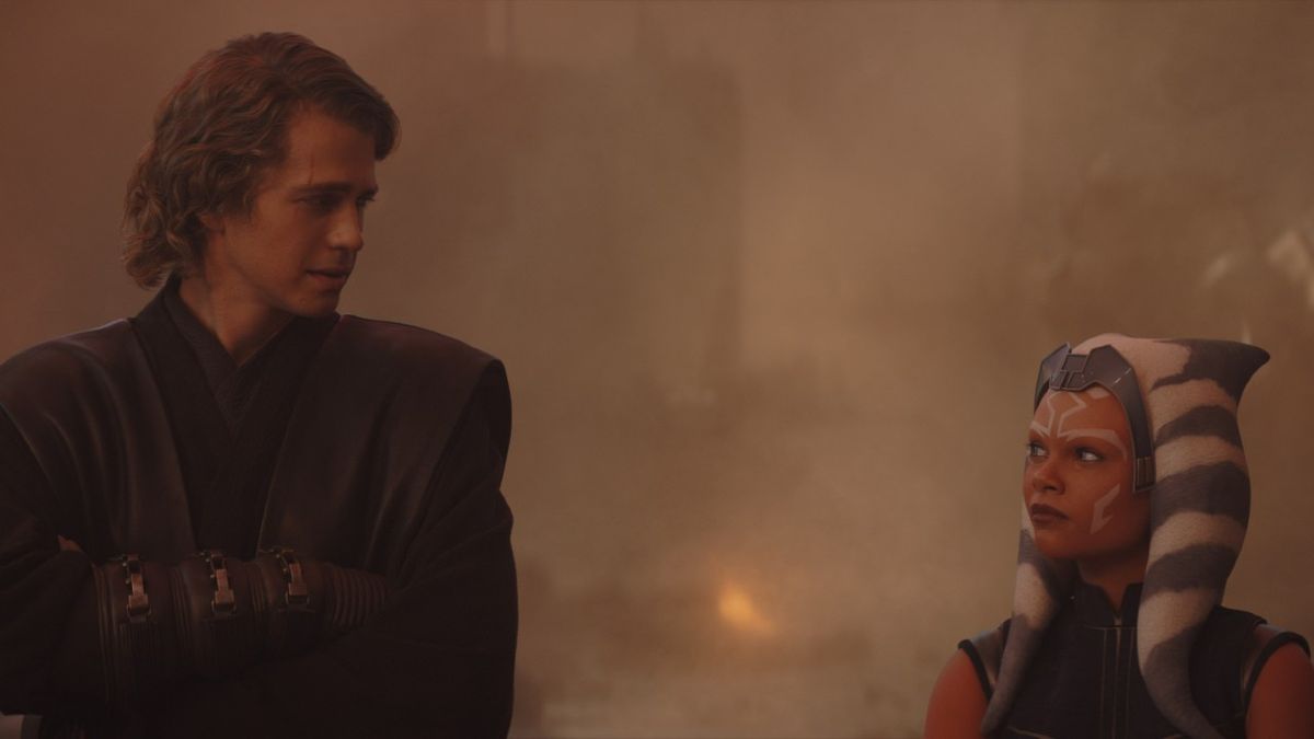 Hayden Christensen et la jeune actrice d’Ahsoka s’entraînent au combat au sabre laser dans une vidéo BTS géniale pour l’émission Disney+ Star Wars
