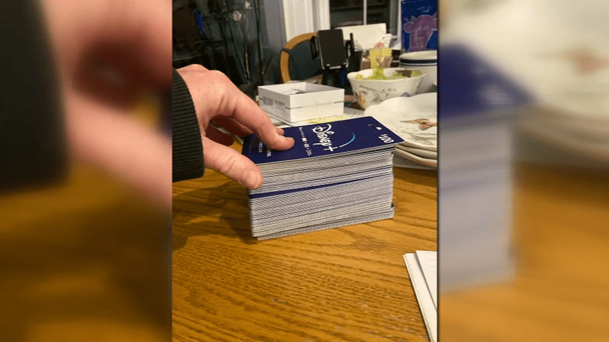 Illinois: soutien massif suite à l’achat accidentel de $10K en cartes-cadeaux Disney+ – NBC Chicago