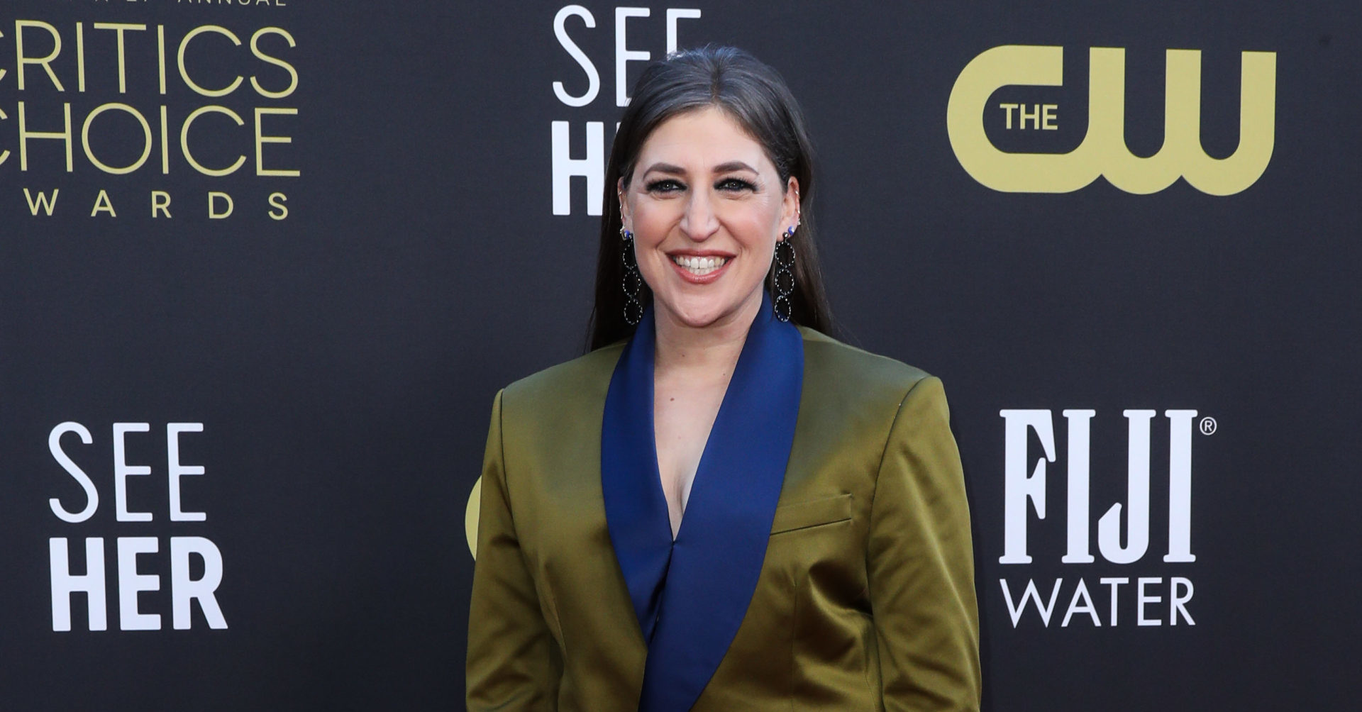 Jeopardy! Saison 40 : Mayim Bialik ne reviendra pas en tant qu’animatrice – émissions annulées + renouvelées, audiences