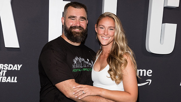 Kylie Kelce dévoile la fête de Noël des épouses/copines des Philadelphia Eagles – Hollywood Life