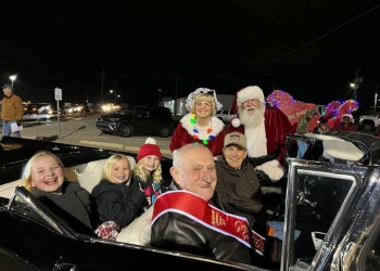 La parade de Noël de Bartlesville Kiwanis attire près de 100 chars
