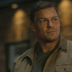 Alan Ritchson as Jack Reacher in 