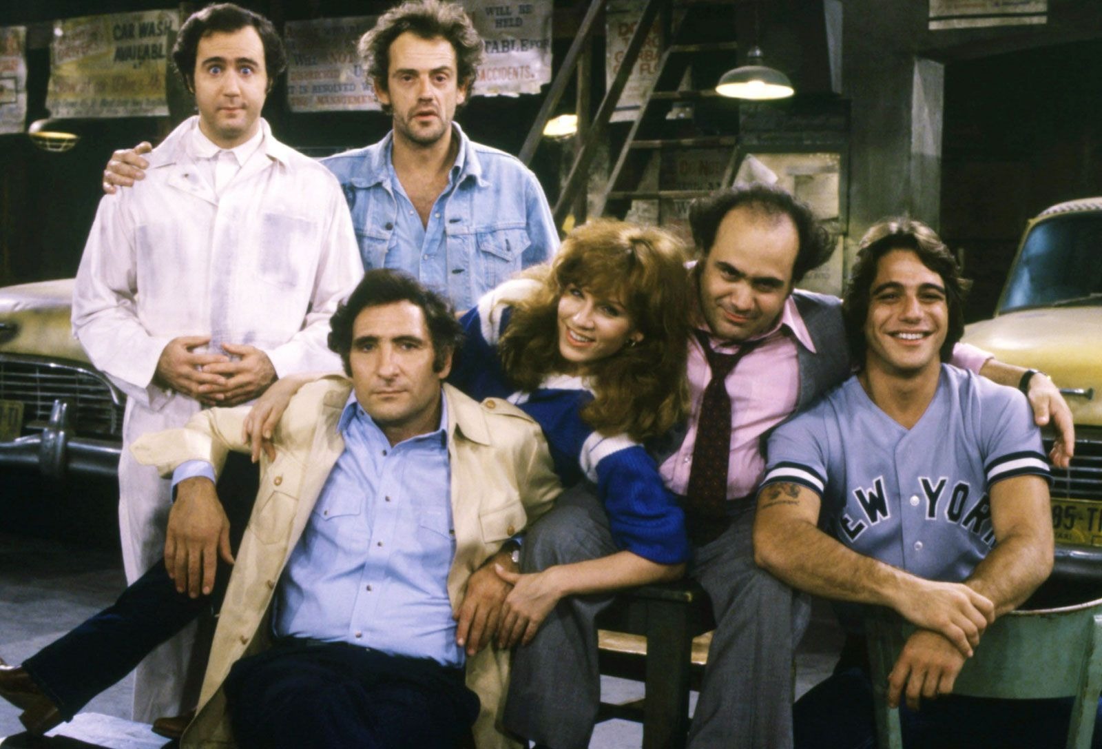 Le casting de Taxi fête ses 45 ans sur The View ce lundi (à regarder) – émissions TV annulées + renouvelées, audience