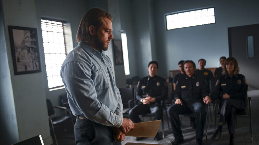 Le réalisateur de ‘Fire Country’ révèle que l’émission lui est venue à l’esprit lorsqu’il recherchait quelque chose dans le genre de ‘Friday Night Lights’