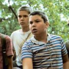 (left to right) Will Wheaton, River Phoenix, Jerry O