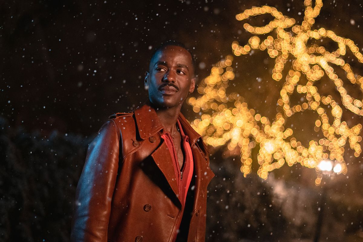 Les épisodes de Noël de “Doctor Who” sont un nouveau départ glorieux mais attachants au passé