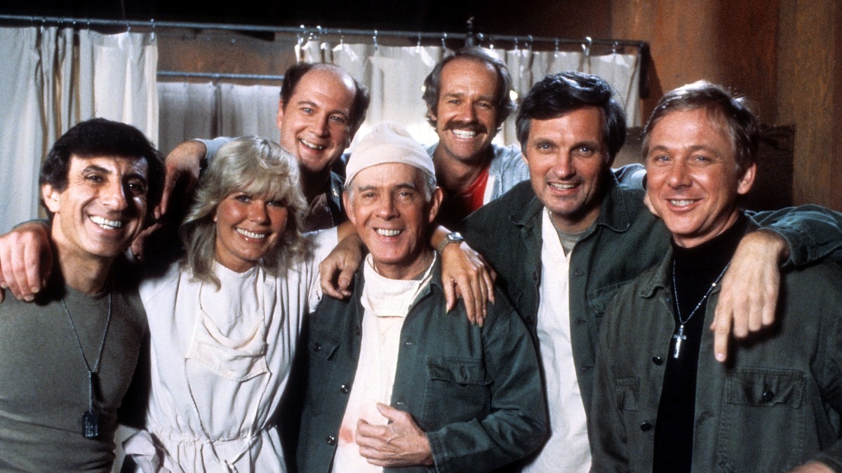 M*A*S*H : FOX diffuse une émission spéciale de deux heures avec de nouvelles interviews du casting – séries annulées + renouvelées, audiences