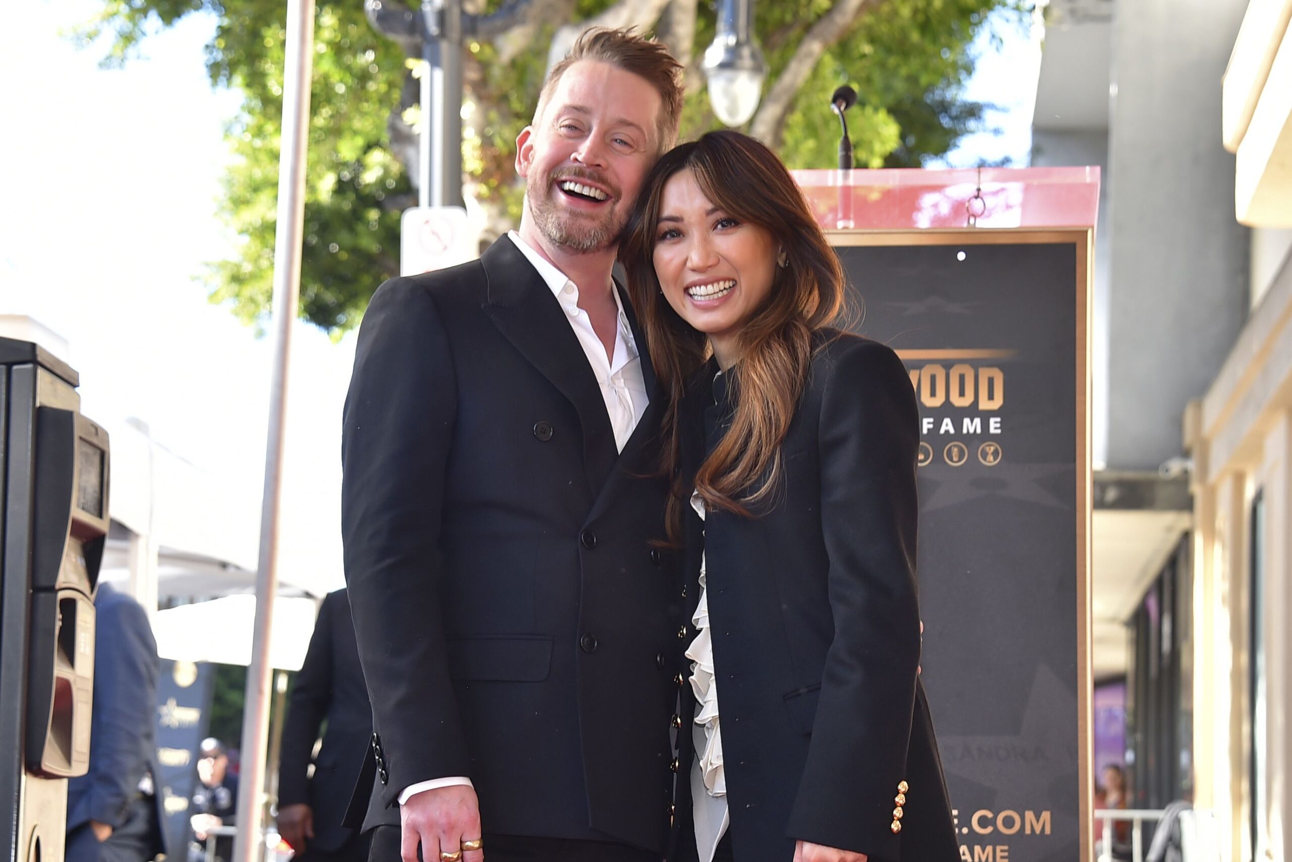 Macaulay Culkin rend hommage à sa “championne” Brenda Song à Hollywood Walk of Fame