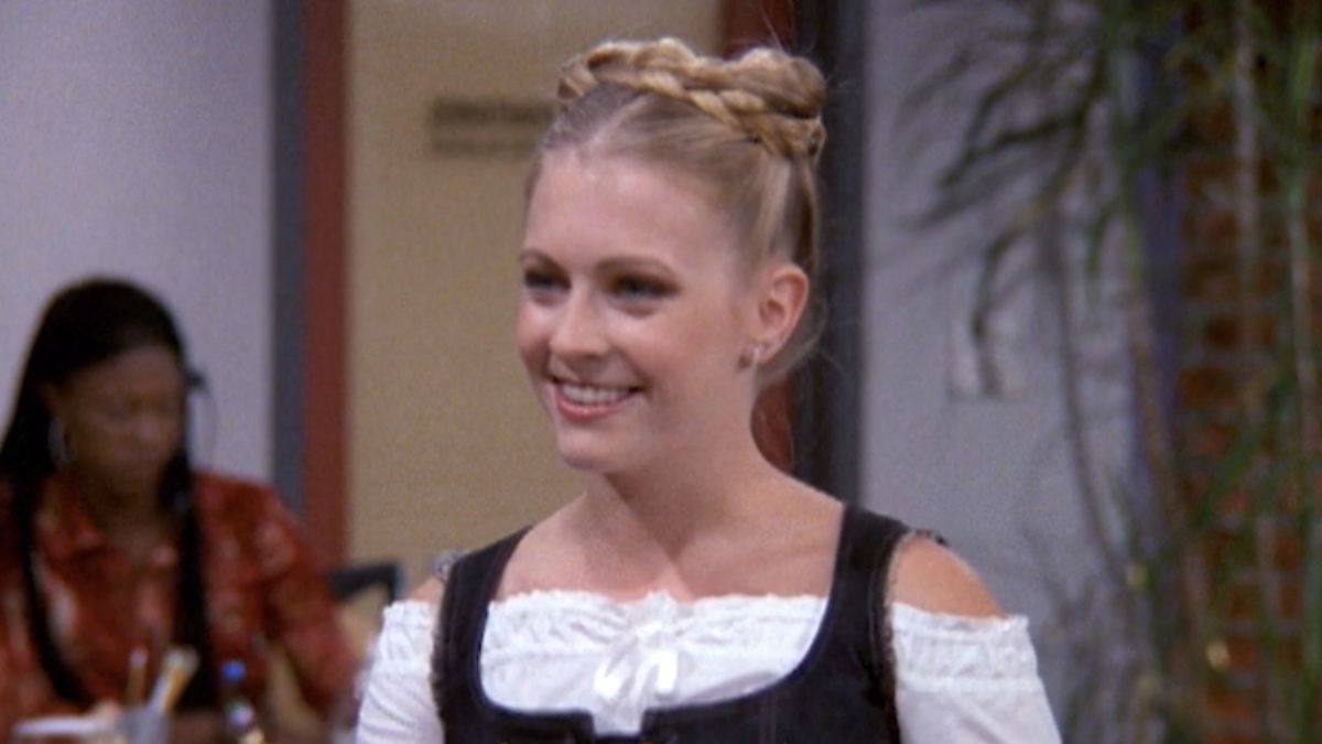 Melissa Joan Hart incarne une grand-mère dans un film Lifetime et fait des blagues sur Nickelodeon et Sabrina l’apprentie sorcière à propos de son casting