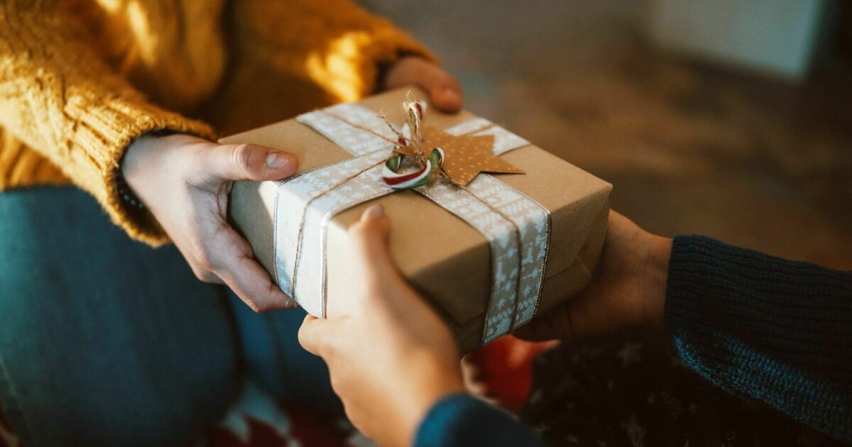 Offrir des cadeaux augmente le bonheur, selon la recherche. Alors pourquoi sommes-nous stressés?