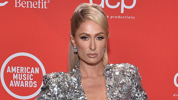 Paris Hilton s’affiche en lingerie rouge dans de nouvelles photos de vacances – Hollywood Life