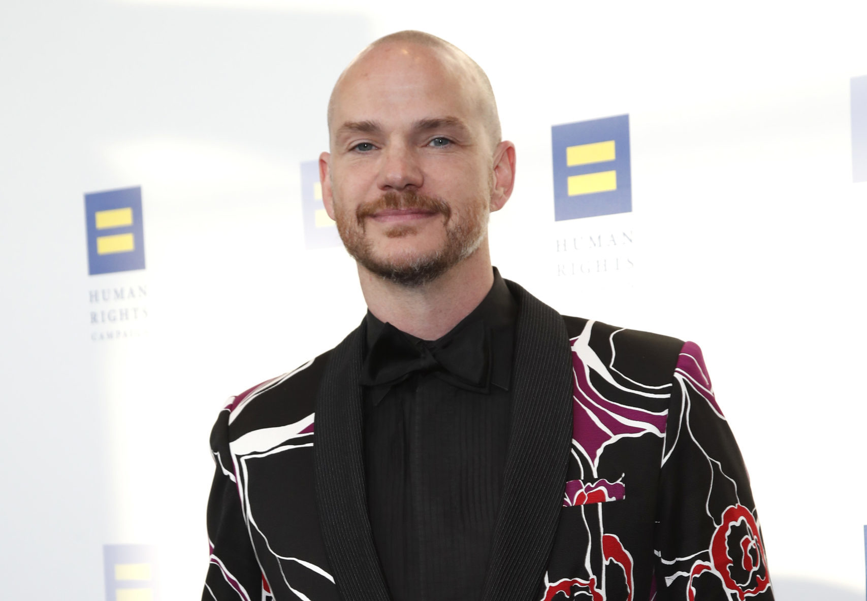 Réactions de Peter Paige aux annulations de Good Trouble et de Station 19 le même jour.