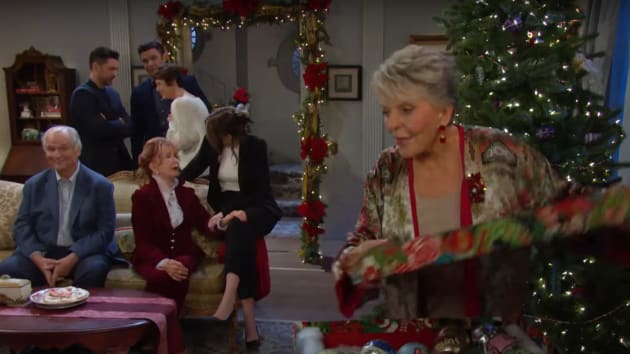 Résumé de Days of Our Lives : Une soirée de Noël sentimentale rend hommage au passé