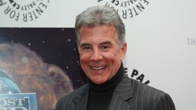 Retour de John Walsh dans America’s Most Wanted, hôte des Emmy révélé et plus encore