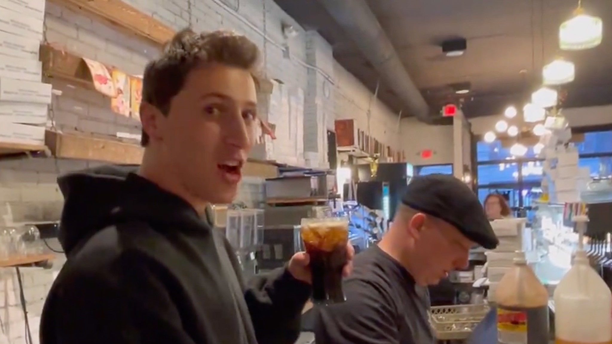 Tommy DeVito réconcilié avec une pizzeria du NJ après un différend avec les propriétaires