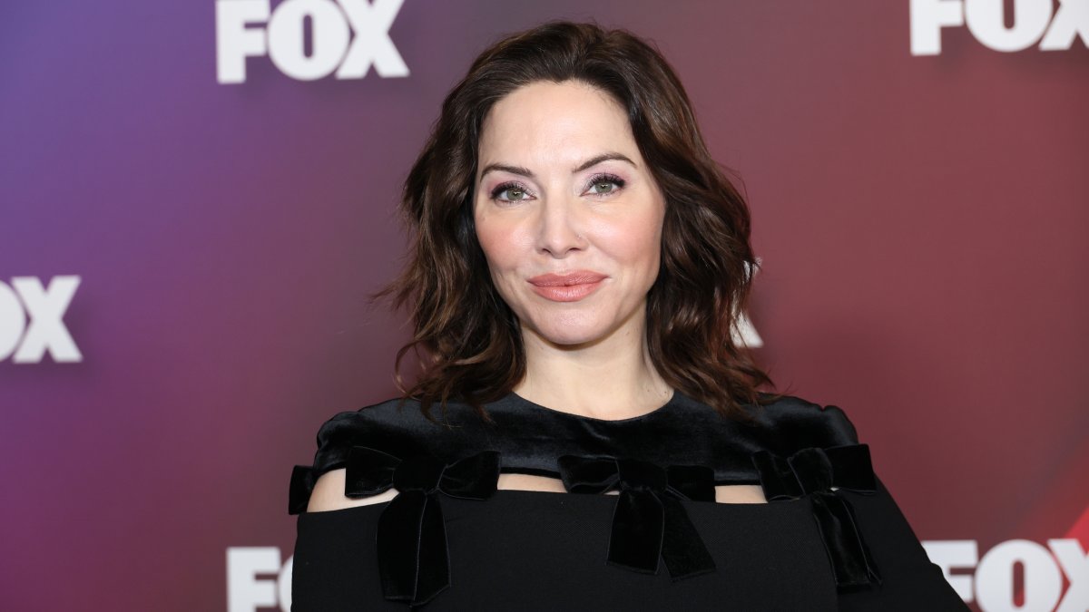 Whitney Cummings donne naissance à un garçon – NBC Connecticut