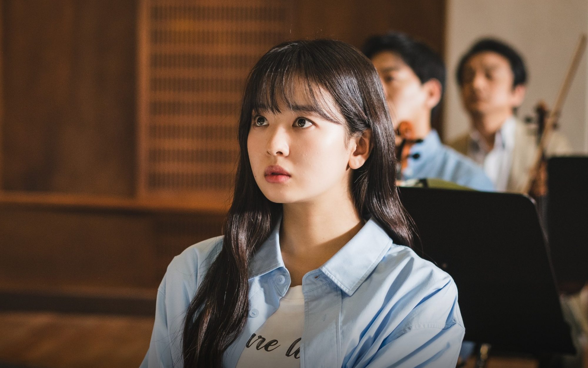 Hwang Bo-reum-byeol as violin prodigy Lee Luna in a still from “Maestra: Strings of Truth”.