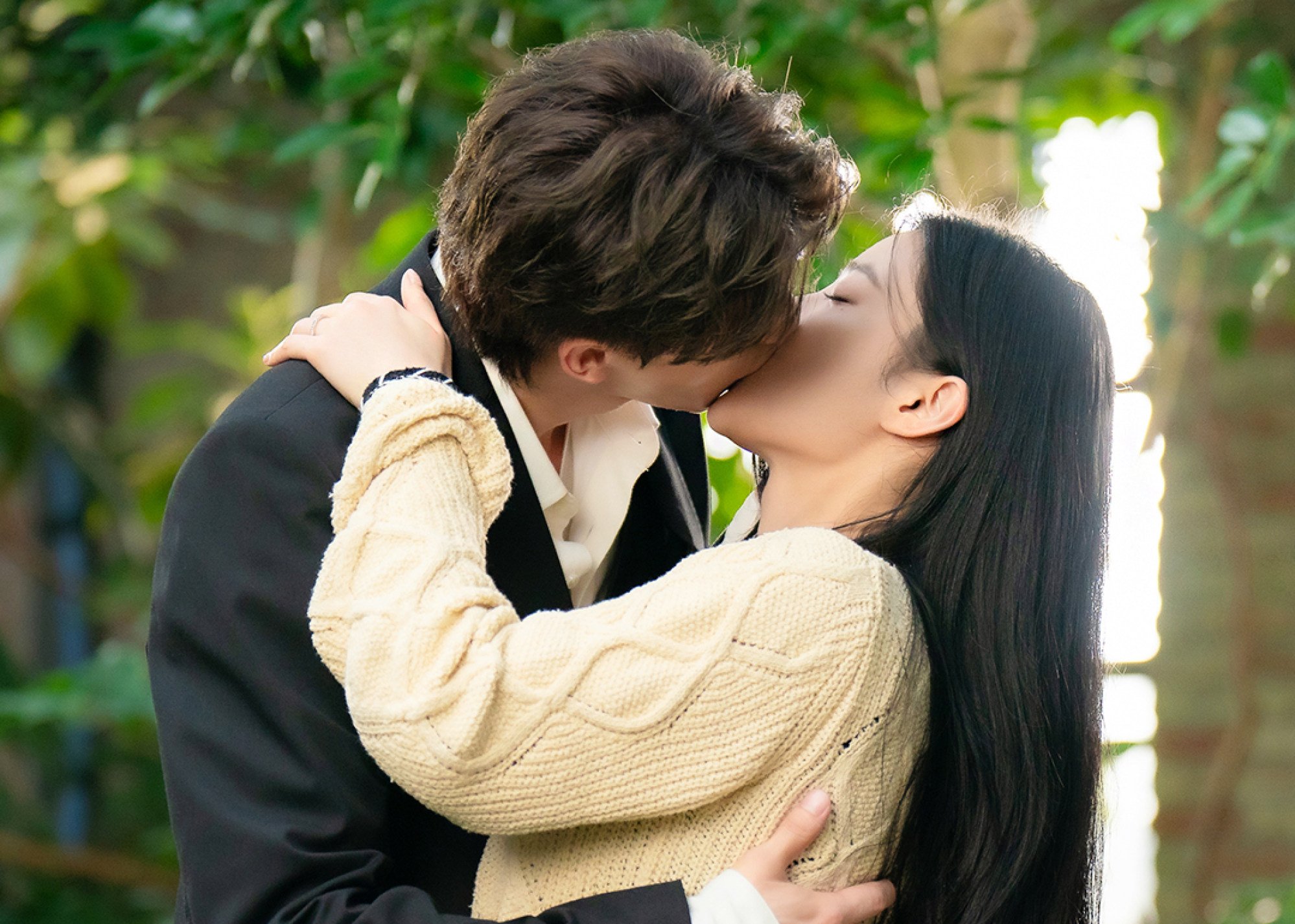 Song Kang (left) as Gu-won and Kim Yoo-jung as Do-hee in a still from “My Demon”.