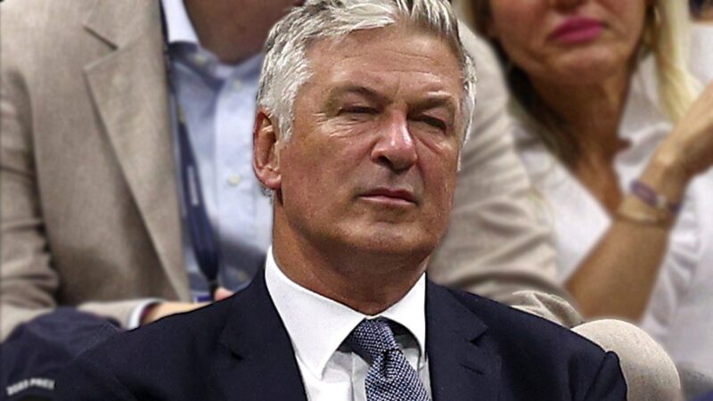 Alec Baldwin insiste sur son droit à un procès rapide plutôt que sur de nouvelles accusations liées à “Rust”