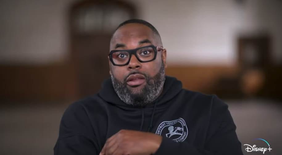 Anthony White sublime chaque performance dans la nouvelle vidéo “Choir” sur Disney+