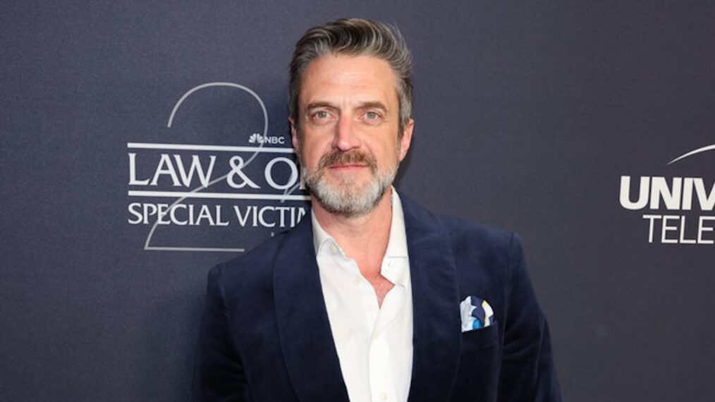 Benson & Barba: Raúl Esparza aime le côté ‘messy, hard, painful’ laissé par ‘SVU’