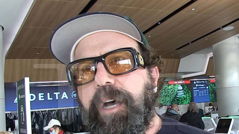 Brett Gelman soutient Noah Schnapp sur ses opinions sur Israël-Hamas