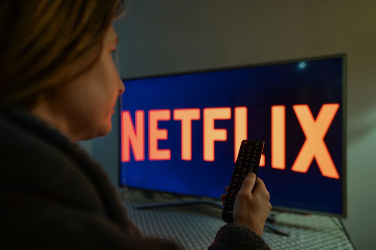 Comment Netflix a remporté les guerres du streaming malgré les critiques de sa qualité? Découvrez le concept de “déclin de la plateforme”
