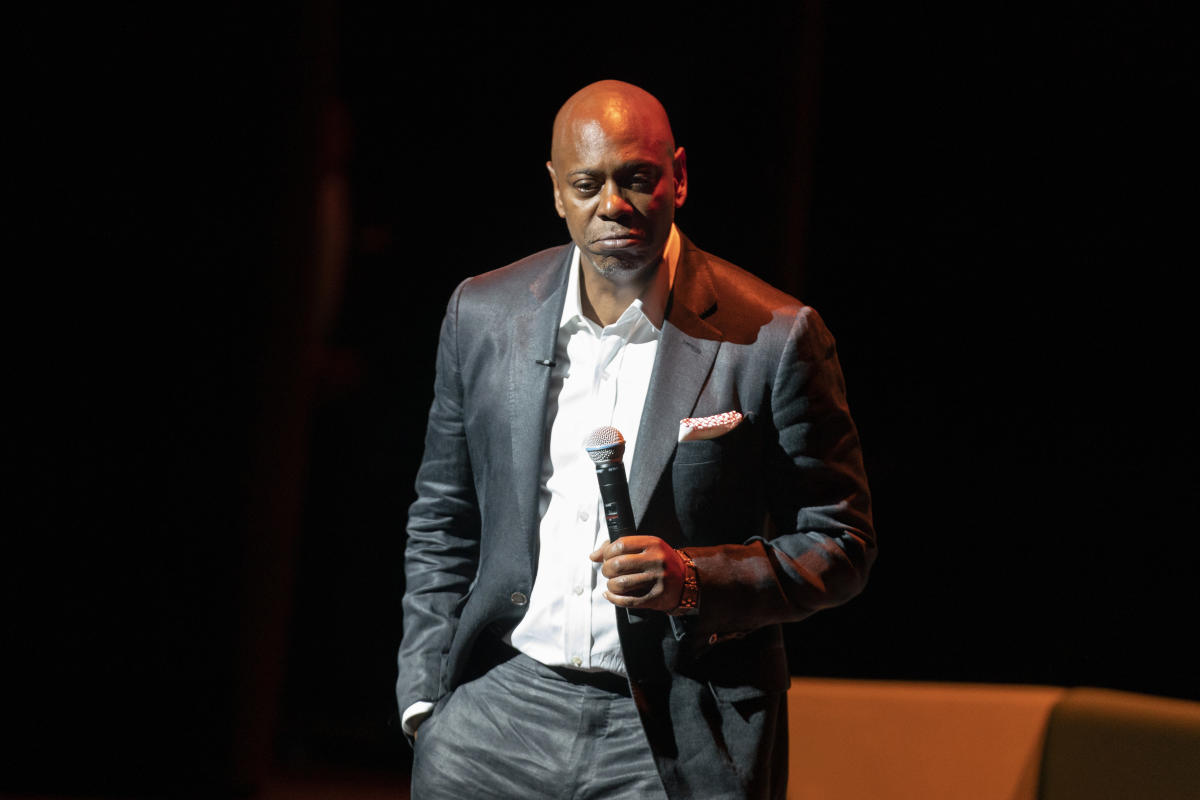 Dave Chappelle assume que nous sommes déjà offensés dans son nouveau spécial Netflix
