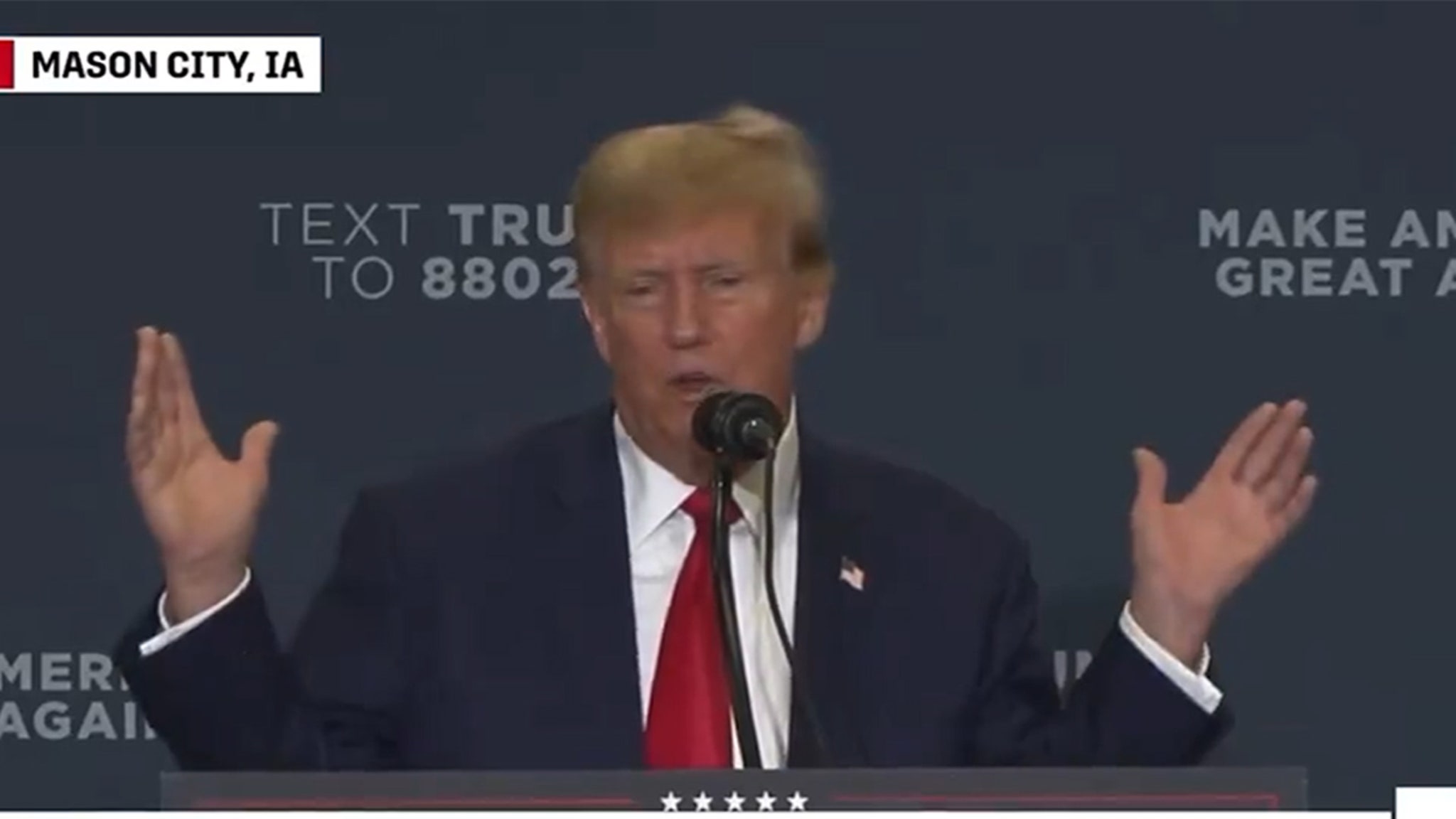 Donald Trump demande à la foule MAGA d’arrêter les “sacs de bêtises” aux bureaux de vote