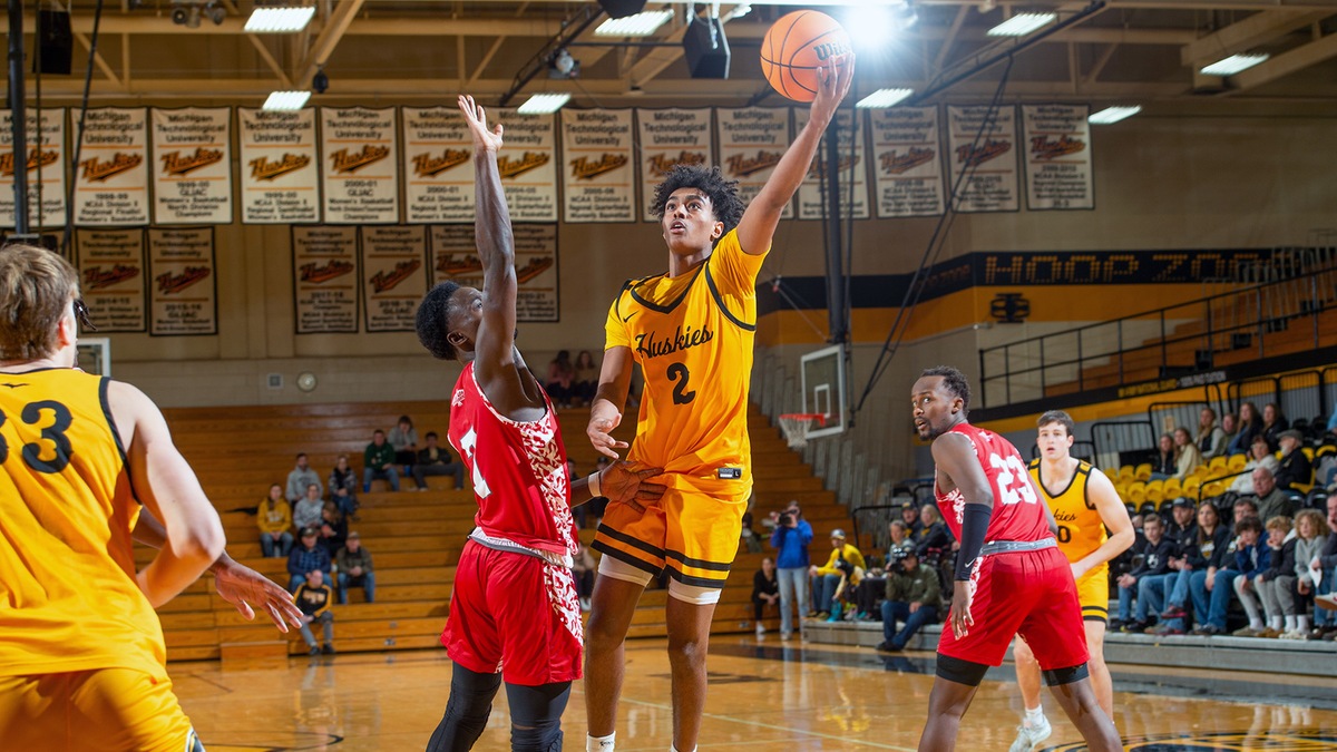 Huskies Hoops reprennent le jeu dans la GLIAC