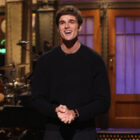 Jacob Elordi Monologue Pokes Fun at ‘Saltburn’ & ‘The Kissing Booth’ (VIDEO)