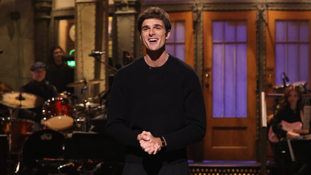 Jacob Elordi se moque de “Saltburn” et “The Kissing Booth” dans son monologue (VIDÉO)