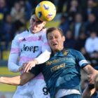 Dusan Vlahovic (R) wins a header ahead of the Juventus vs Frosinone live stream