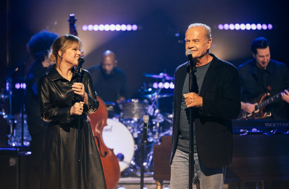Kelly Clarkson chante en duo avec Kelsey Grammer