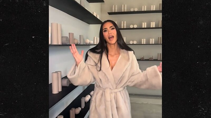 Kim Kardashian rejoint la tendance des vidéos “Of Course” et dévoile son bureau