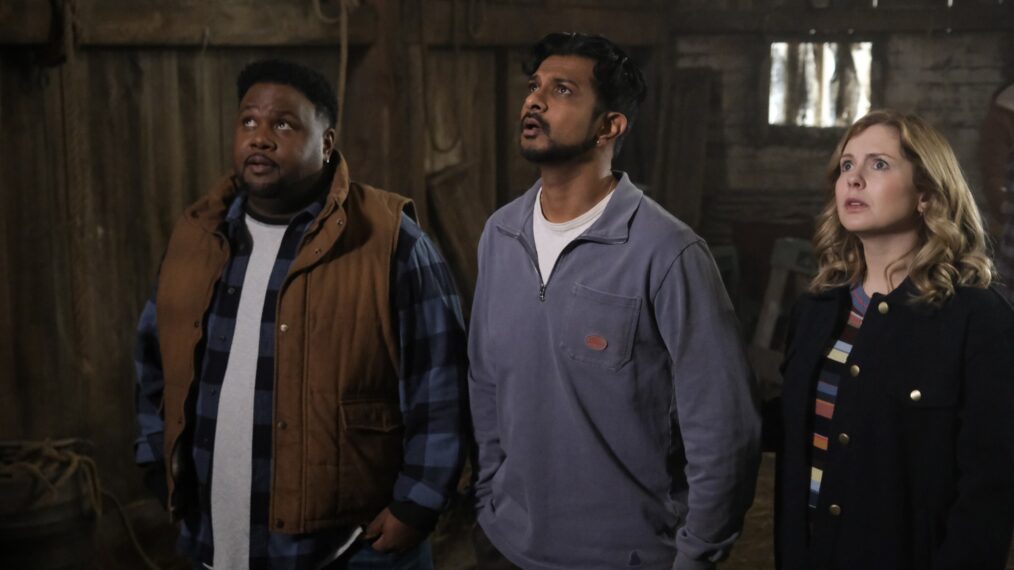 La saison 3 de “Ghosts” révèle des indices sur un fantôme disparu lors de la première de CBS – Découvrez les premières photos