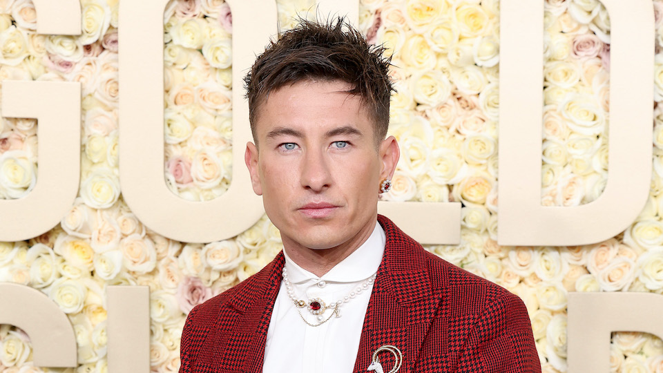 Le look de Barry Keoghan aux Golden Globes 2024 nous fait danser – StyleCaster