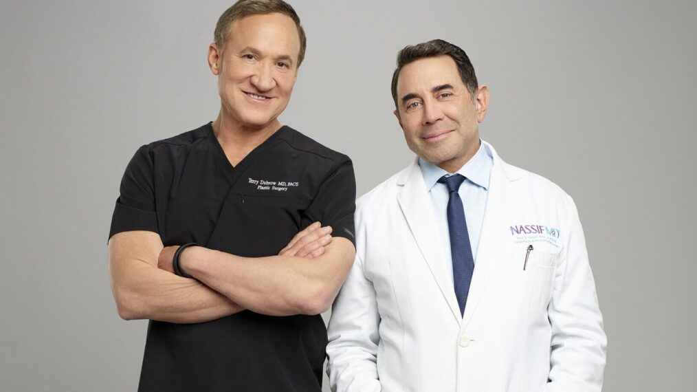 Les chirurgiens de ‘Botched’ Terry Dubrow & Paul Nassif parlent de nouveaux cas choquants et de leur bromance