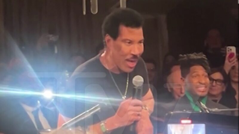 Lionel Richie dévoile le documentaire “We Are The World” en duo avec Jon Batiste